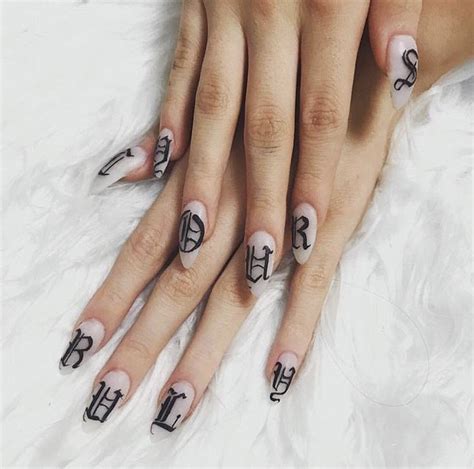 Toaob letra perlas blanco acrílico perlas negra. pinterest ☆ hollyliangg | Manicura de uñas, Uñas decoradas ...