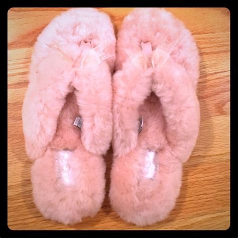 See more ideas about slippers, bedroom slippers, uggs. Ugg fluffy pink sandal bedroom shoes size 8 | Pink sandals ...