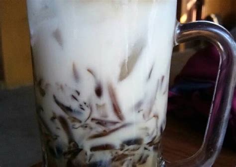 Untuk siang hari ini anak2 pengen minum es yg seger.ak bikin es timun aj biar g pada panas dalem kutambahin selasih yg bisa meredam panas dalam #cookpadcommunity_bogor #masakcepatenak Resep Es Cincau Hitam Gula Jawa oleh Farida Anggraini ...