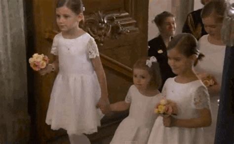Will someone please tell rubin to bury his pet cat before ed dies of dehydration/repulsion? Rubin Hochzeit Gif : Hochzeit gif 1 » GIF Images Download ...