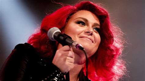 Op de basisschool hield hazes al veel van zingen. Roxeanne Hazes viel flauw voor DWDD-optreden