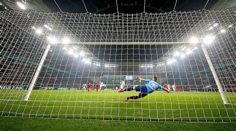 Die beiden begegnungen finden am. Video: 4:2 nach 0:2 - Bayer besiegt Bremen und ist im ...