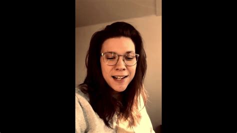 Jak škádlí vojtu hrabáka, jenž v seriálu ztvárňuje plachého dana, jeho kolegyně eva hacurová? KRÁTKÉ ZPRÁVY Z DLOUHÉ - Eva Hacurová - YouTube