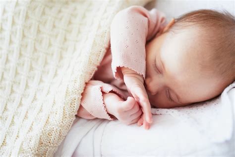 When can baby use a pillow or blanket at night? When Can Baby Sleep with A Blanket - The Postpartum Party