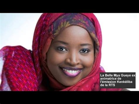 Sublime en lingerie et divine nue pour son calendrier 2016. Foulard croise | Doovi