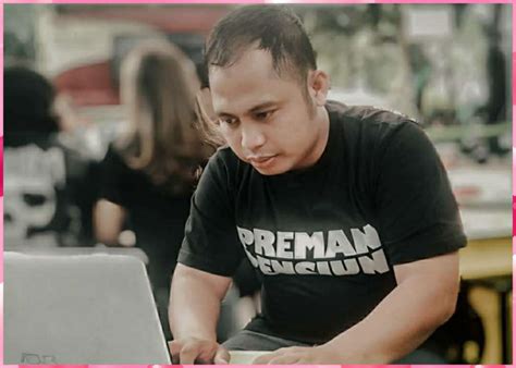 Ketika agus ingin membantu lilis menemukan suaminya yang tidak berada di rumah selama tiga bulan dan tidak sabar. Preman Pensiun 5 RCTI, Sinetron Ramadhan, Biodata, Profil ...