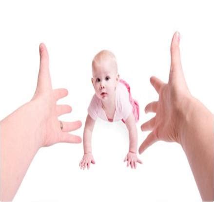 Parents get very excited about their baby reaching major milestones… and it's really no surprise that crawling is one such milestone many parents look forward to. How to Teach Your Child to Crawl