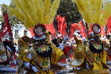 El código de boliviano es bob. Morales dice que está orgulloso del folklore boliviano: la ...