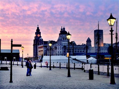 Located in the historic centre of liverpool, the development perfectly exemplifies the cities current renaissance. Albert Dock Tourist Area, Liverpool - Traveldigg.com