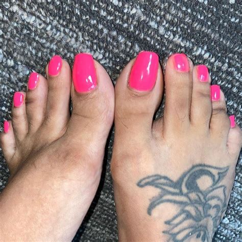 And it takes nearly a week to paint her nails! Foxy no Instagram: "Good morning 💦💦" | Long toenails ...