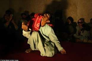 After the taliban came to power in 1996, bacha bazi was banned. afghanistan segreto: i bacha bazi, ragazzi vestiti e ...