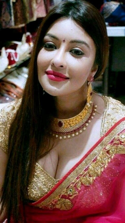 Aunty hot cleavage saree photo. Pin on Random Desi Model/Girls