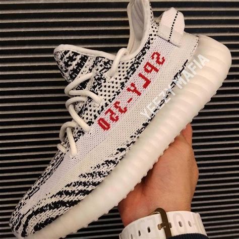Zebra yeezys v2 | Laufzubehör, Yeezy schuhe