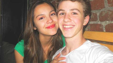 What happened between olivia rodrigo and joshua bassett? Olivia Rodrigo Boyfriend : Joshua Bassett Going Heart Eyes ...