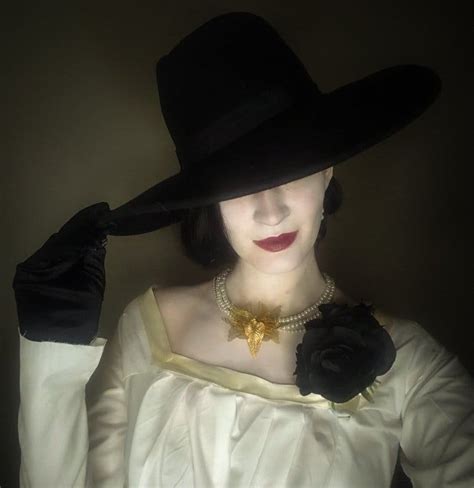 Lady dimitrescu by meg turney #megturney@extremecosplay #megturney #ladydimitrescu@extremecosplay #ladydimitrescu #ladydimitrescucosplay #residentevil #residentevilcosplay #residentevil8. Lady Dimitrescu, la vampira de Resident Evil 8, cobra vida ...