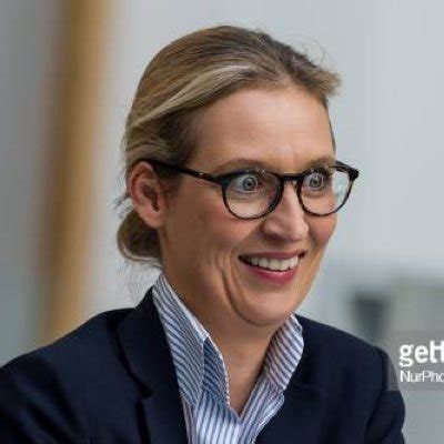 Die familie, die in der schweiz lebt, hatte in der vergangenheit wegen weidels mitgliedschaft in der rechtspopulistische. Alice Weidel Memes (@WeidelMemes) | Twitter