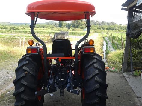 Mesin traktor yang satu ini lebih fleksibel. ROSMERAH PLANTATION: New traktor Kubota