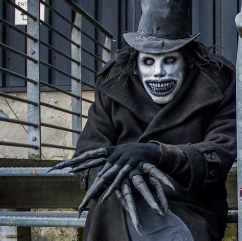 Since the movie dwells almost exclusively on the grittiest. Disfraz de Babadook | Personajes de terror