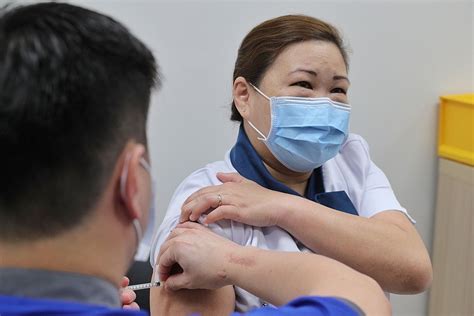 Mrna vaccine designed by biontech. Singapore begins vaccinating its frontliners with Pfizer ...