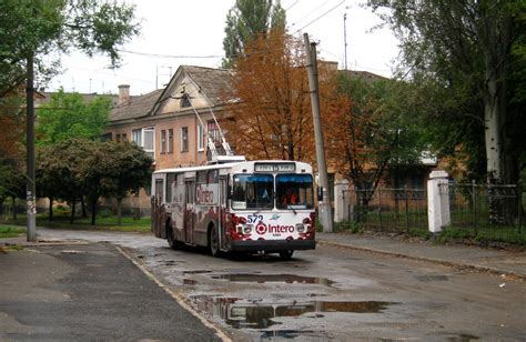 Это административный центр кривого рога, именуемый соцгородом (соцмісто). Фото: Кривой Рог, ЗиУ-682В-012 В0А № 572 — TransPhoto