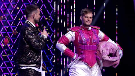 Álarcos énekes is a hungarian reality singing competition television series based on the masked singer franchise that originated from the south. Ő nyerte az Álarcos énekest és lelepleződött, kik voltak ...