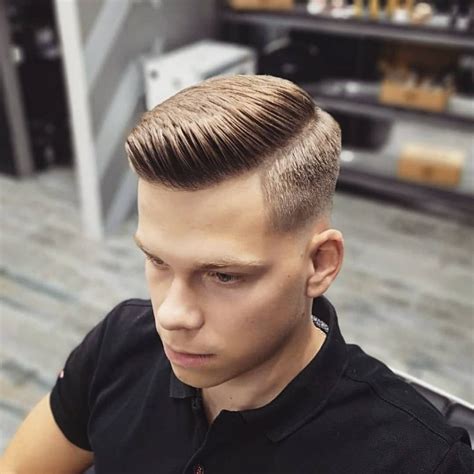 Meme si la coupe courte et les carres resteront indefiniment une tendance a adopter il semblerait quen 2021 les cheveux longs prennent. Tendance Coiffure : 50 Meilleures coupes de cheveux homme ...