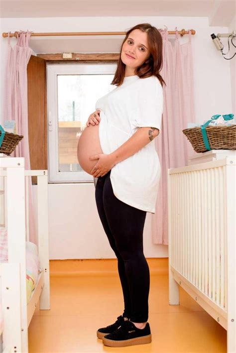 29, born 27 august 1991. Carolina Deslandes visita a Ajuda de Berço