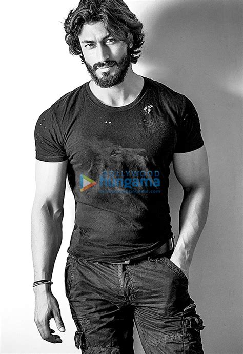 Vidyut jamwal is a well trained actor in indian film industry who has made her place in hindi film industry due to his versatile acting and stunts. vidyut-jamwal-7 | Vidyut Jammwal Photos - Bollywood Hungama