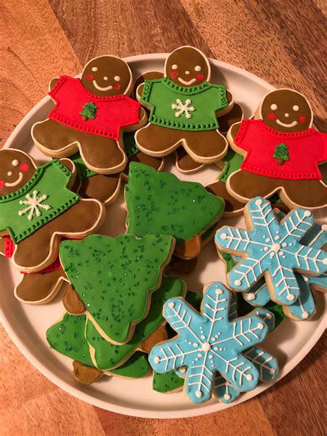 Icing will completely set in about 2 hours at room temperature. Royal Icing Cookies For Christmas - cookie ideas