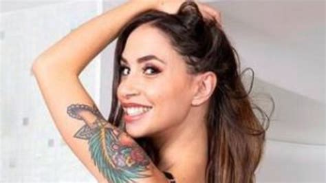 She has seen the sodapoppin youtube channel grow to more than 1 million subscribers and 389 million total views. Malena Nazionale e il suo manuale: a colpire però è il ...