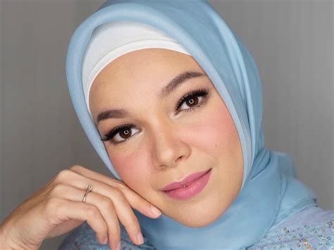 Dewi online is de all in one cloud software o.a. Mulai Dari Nude Hingga Bold, Ini Inspirasi Makeup Ala Dewi ...