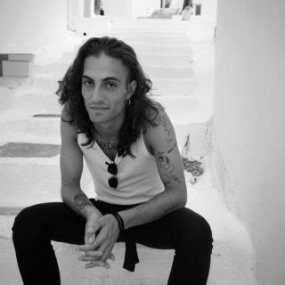 I maneskin tornano con il nuovo singolo vent'anni, messaggio di libertà per la propria generazione. I Måneskin si mettono a nudo (non solo nello scatto di ...