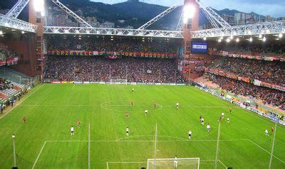 Lo stadio luigi ferraris ha una capienza di 34.901 posti a sedere, per la maggior parte al coperto. Live Football: Genoa stadium - Stadio Comunale Luigi Ferraris