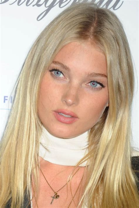 Se koostui pienestä topista sekä pitkästä hameesta. Elsa Hosk Before and After: From 2005 to 2020 - The ...