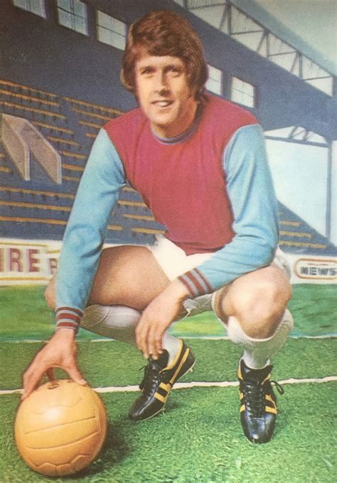 The following 4 files are in this category, out of 4 total. Geoff Hurst of West Ham in 3D card from 1972. (With images ...