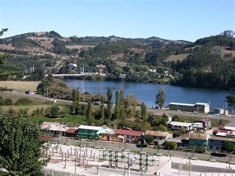 It is located 56 km west of temuco, on the northern bank of the imperial river. Malón: Una mañana en Carahue (la ciudad que fue)