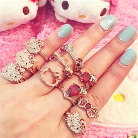 If making her happy is your biggest goal, then you must not overlook minor deeds like sending romantic love messages, sweet love images and acts like taking her out for dinner. Happy Jewel Appreciation Day! Photo by @veemimeow , you ...