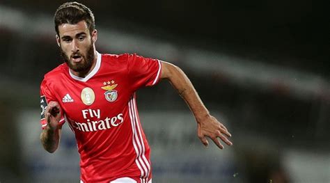 Learn all about the career and achievements of rafa silva at scores24.live! Rafa renova com o Benfica até 2024 - Desporto - Correio da ...