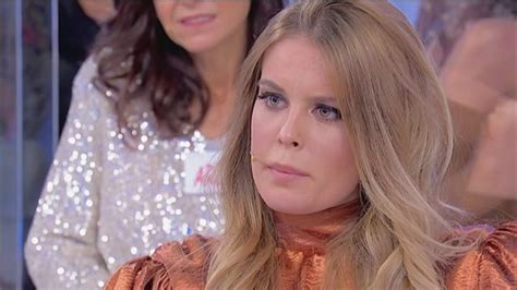 Video delle puntate, clip delle esterne, news, anticipazioni di uomini e donne, il programma di maria de filippi. Martedì 22 dicembre - Uomini e donne Le puntate | Witty TV