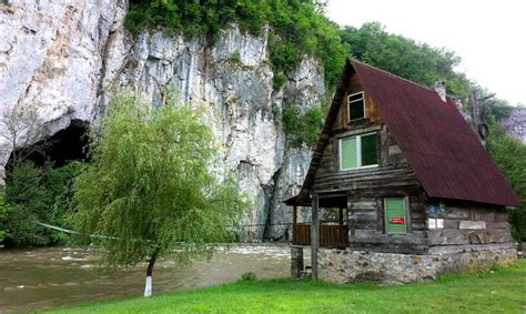 Finding the cheapest price for top hotels in suncuius, romania is easy with agoda.com. Pestera Unguru Mare #suncuius | House styles, Places to ...