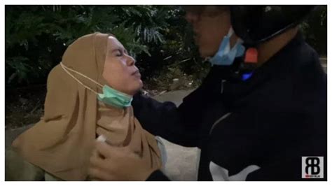 Lesti kejora pasang behel hilangkan gigi gingsul, rizky billar mengaku belum diberi tahu sebelumnya. Sembur Wajah Lesti Kejora Pakai Air, Rizky Billar Ditegur ...
