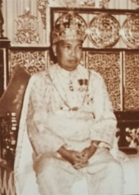 Tengku amir shah ibni sultan sharafuddin idris shah is the current raja muda of the malaysian state of selangor. WARISAN RAJA & PERMAISURI MELAYU: Baju Layang Sultan Selangor.