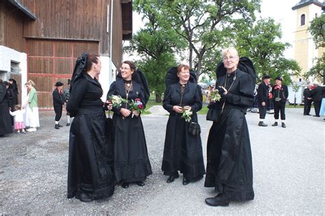 Sie sah sich in ihrer religionsfreiheit eingeschränkt. 80 Jährige Bestandsjubiläum Gebirgstrachten ...