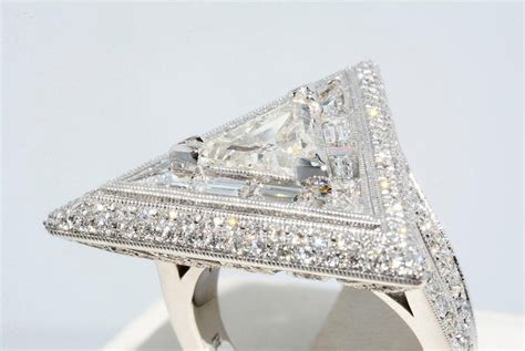 14k rose gold center stone details: Beautiful Triangle Diamond Platinum Ring For Sale at 1stdibs