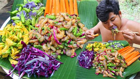 Add the shrimp and cook about 2 minutes (more or less time depending on size of shrimp), until bright pink and cooked through. Cooking Fresh Shrimp Local Spicy Salad Recipe - Eating raw ...
