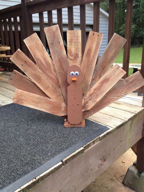 If you're hosting this year, thanksgiving decorations are a fun way to get your home into the spirit of the holiday and. Recycled Wood Pallets Thanksgiving Turkey Decoration ...