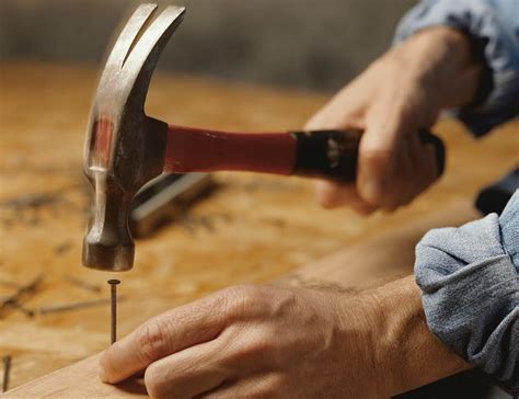 Do in questions refers to an action. Hammer Safety - Bob Vila Radio - Bob Vila