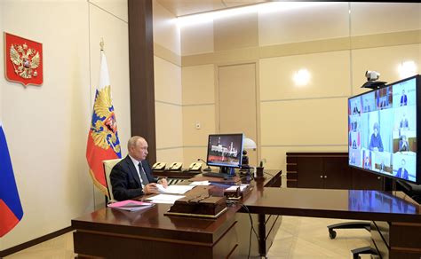 Владимир путин подписал указ, объявляющий дни с 1 по 10 мая включительно нерабочими с сохранением заработной платы. Путин призвал россиян воздержаться от походов в гости на ...