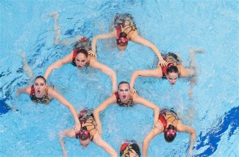 Der jahreswechsel steht kurz bevor und traditionsgemäß wird dann ein guter rutsch gewünscht. Die deutschen Synchronschwimmerinnen sind bei der Schwimm ...