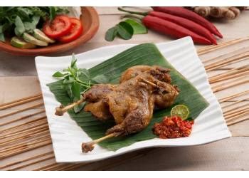 Sajikan bebek dengan sambal korek dan lalapan untuk 4 porsi. Resep Sambal Lalapan Bebek Goreng / Resep pemula cara ...